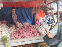 Harga Bawang Merah Naik, Pedagang Pasar Sentral Bone Ngeluh Pembeli Sepi