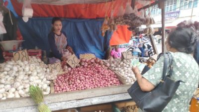 Harga Bawang Merah Naik, Pedagang Pasar Sentral Bone Ngeluh Pembeli Sepi