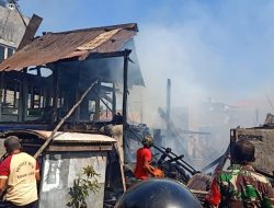 Si Jago Merah Ratakan Satu Unit Rumah di Bone Jelang Fajar