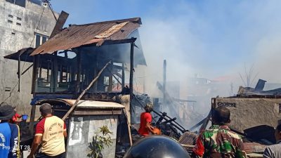 Si Jago Merah Ratakan Satu Unit Rumah di Bone Jelang Fajar