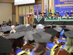 Bupati Bone Serahkan Bantuan Pendidikan Wisuda UM